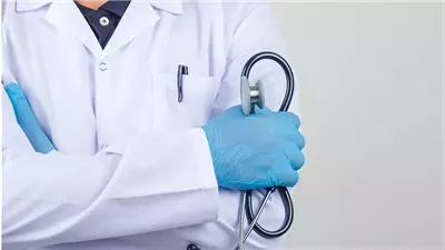 لكل امرأة بعد الخمسين: إشارات لا يجب إهمالها في صحة الرحم 
