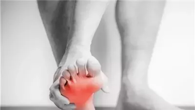 ما الذي يكشفه استمرار ألم القدم؟.. تعرف على الأعراض المصاحبة