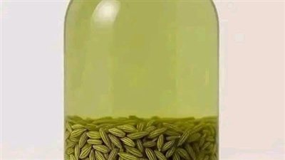 اللي عنده املاح في جسـمه وحـراره بالقدمين وخشونة الركبة ويحس بالآم